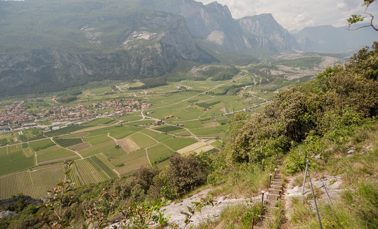 View over the Sarca Vally from the "sentiero della maestra" SAT 667 | © APT Garda Trentino, Garda Trentino