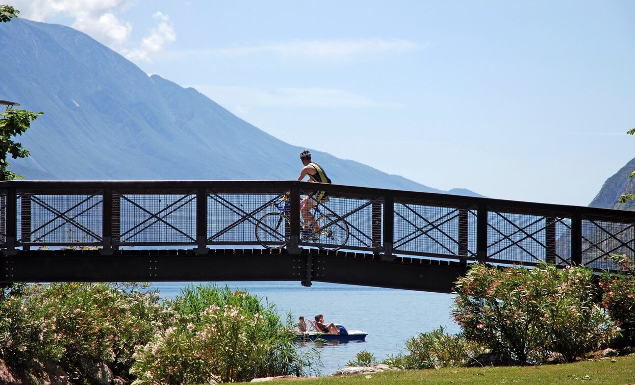 Die Seepromenade entlang (Riva del Garda) | © Archivio APT Garda Trentino , Garda Trentino 