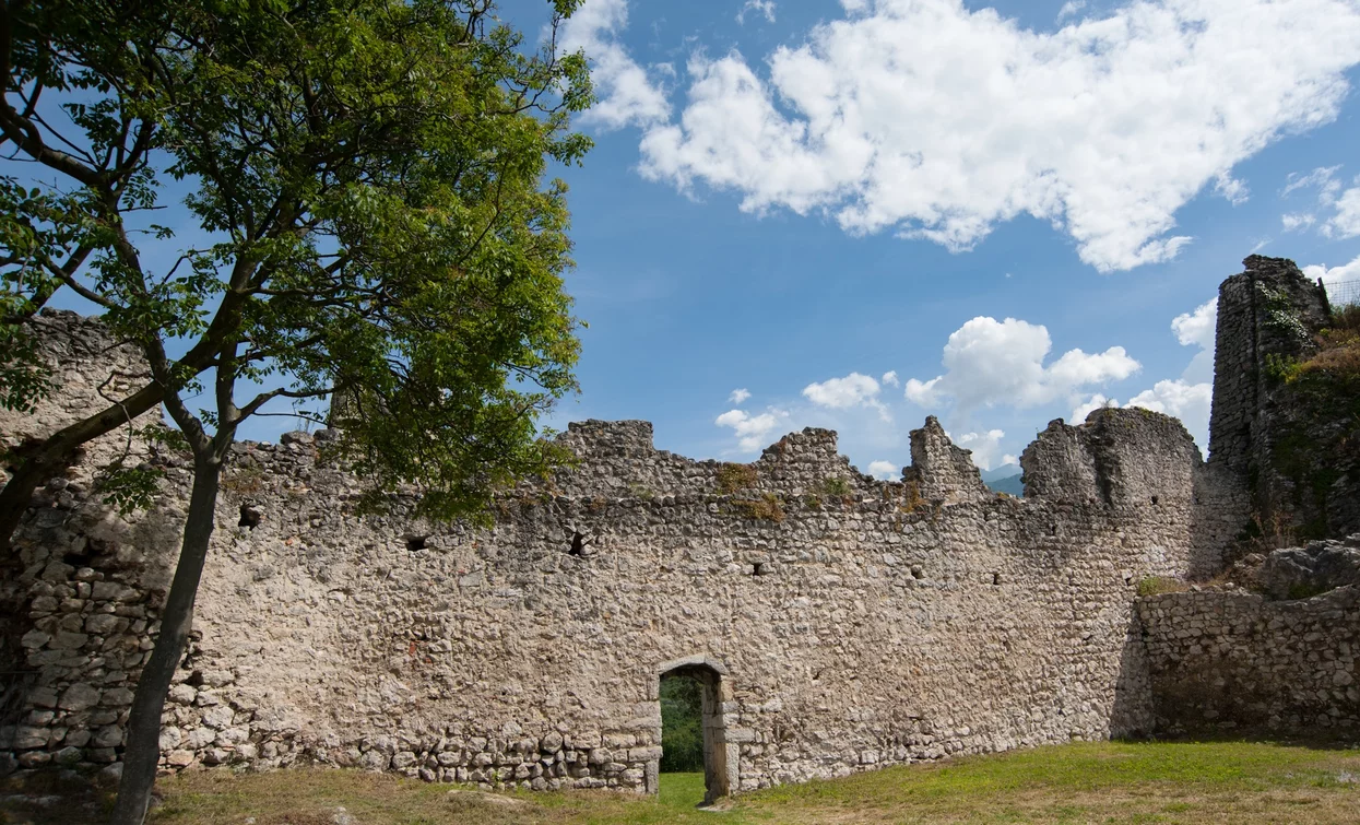 I ruderi di Castel Penede a Nago | © Archivio Garda Trentino, North Lake Garda Trentino 