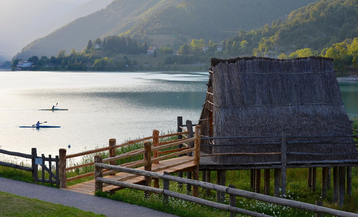 Pfahlbauten am Ledrosee | © Archivio Garda Trentino (ph. Roberto Vuilleumier), Garda Trentino 