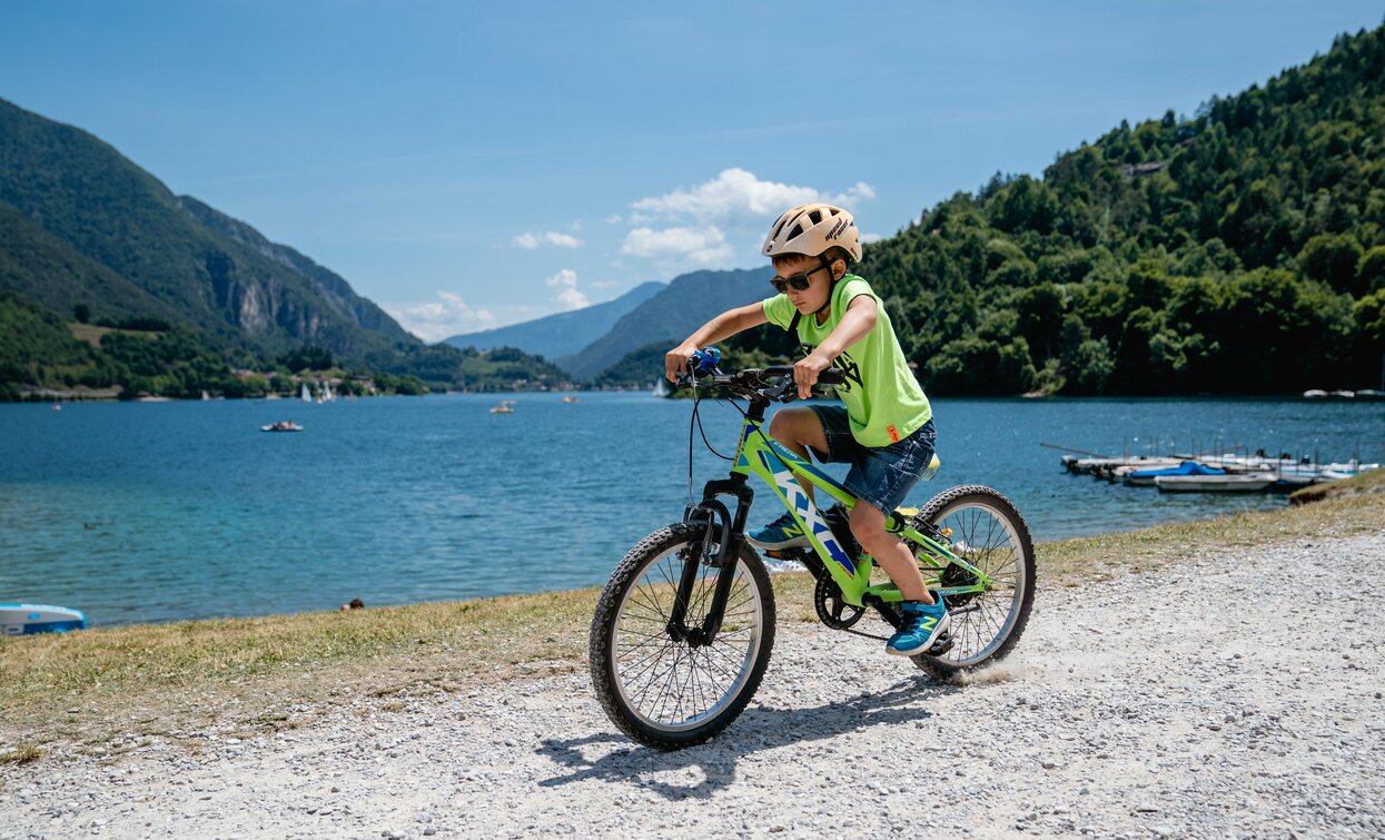 Cycle path near Lake Ledro | © Archivio Garda Trentino (ph. Alice Russolo), Garda Trentino