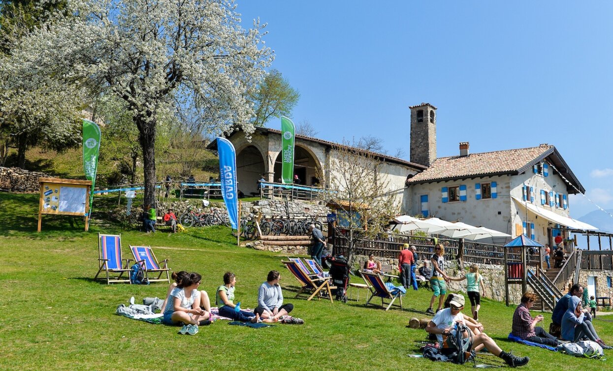 Die Berghütte San Pietro | © Archivio APT Garda Trentino (ph. Promovideo), North Lake Garda Trentino 