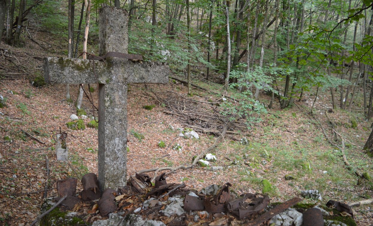 Testimonies of the Great War on the path towards Dosso Alto | © A. Pizzato - montagnadiviaggi.it, Garda Trentino Testimonies of the Great War on the path towards Dosso Alto | © A. Pizzato - montagnadiviaggi.it, Garda Trentino