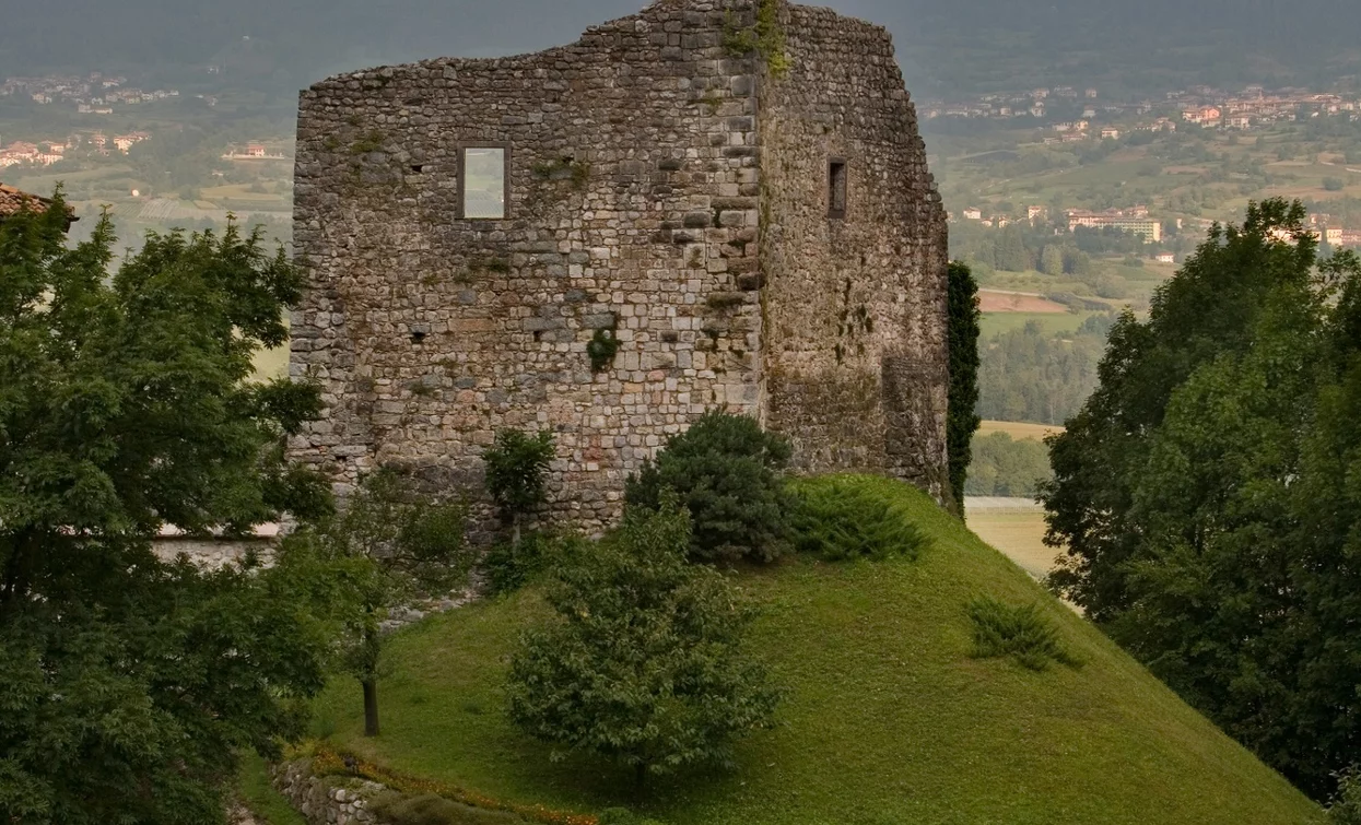 Una delle torri di Castel Spine | © Staff Outdoor Garda Trentino VN, Garda Trentino