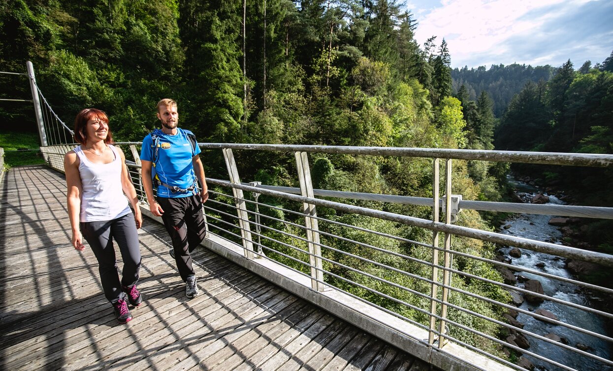 Suspension bridge over the Limarò Canyon | © Fototeca Trentino Sviluppo foto di A. Russolo, North Lake Garda Trentino  Suspension bridge over the Limarò Canyon | © Fototeca Trentino Sviluppo foto di A. Russolo, North Lake Garda Trentino