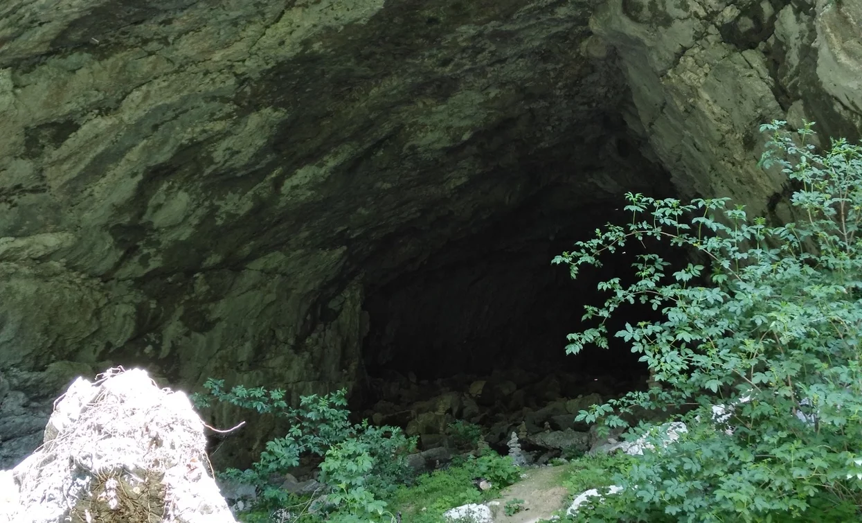 Grotta Camerona, sopra il Passo Ballino | © APT Terme di Comano Dolomiti di Brenta, Garda Trentino 